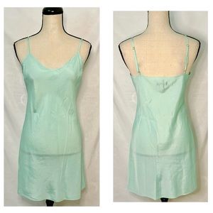 J. Crew NWOT Mint Green
Women's Slip Dress Size 4